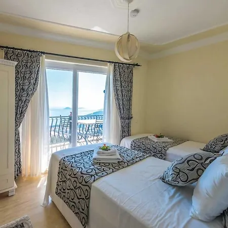 Sleeps 10 Air Con Wifi *