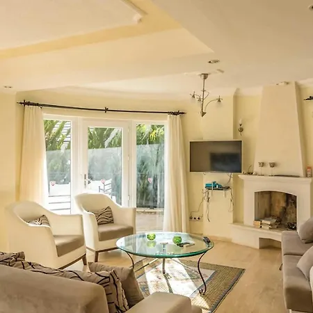 Sleeps 10 Air Con Wifi